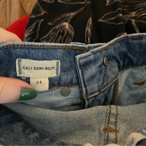 Madewell Cali Demi-Boot Jeans in Comfort Stretch: Eco Edition - Picture 7 of 9